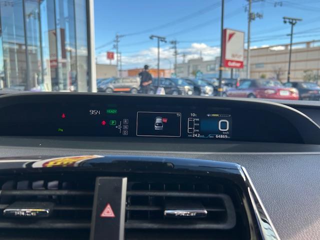 プリウス Ｓセーフティプラス　ＳＤナビ・フルセグＴＶ／ＣＤ／ＤＶＤ／Ｂｌｕｅｔｏｏｔｈ・Ｂカメラ・ドラレコ・ＥＴＣ・追従クルコン・純正フロアマット・Ｓヒーター・衝突軽減・横滑り防止・ＬＥＤ・Ｃセンサー・純正ＡＷ（3枚目）