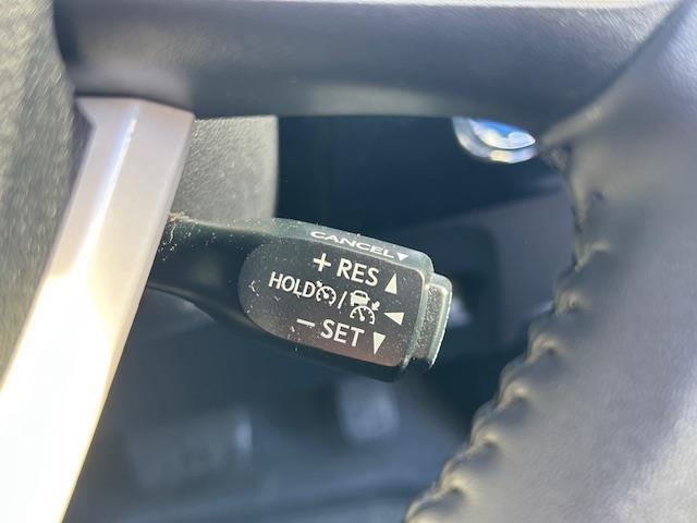 プリウス Ｓセーフティプラス　ＳＤナビ・フルセグＴＶ／ＣＤ／ＤＶＤ／Ｂｌｕｅｔｏｏｔｈ・Ｂカメラ・ドラレコ・ＥＴＣ・追従クルコン・純正フロアマット・Ｓヒーター・衝突軽減・横滑り防止・ＬＥＤ・Ｃセンサー・純正ＡＷ（9枚目）