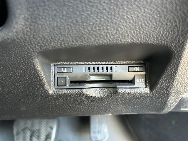 プリウス Ｓセーフティプラス　ＳＤナビ・フルセグＴＶ／ＣＤ／ＤＶＤ／Ｂｌｕｅｔｏｏｔｈ・Ｂカメラ・ドラレコ・ＥＴＣ・追従クルコン・純正フロアマット・Ｓヒーター・衝突軽減・横滑り防止・ＬＥＤ・Ｃセンサー・純正ＡＷ（12枚目）