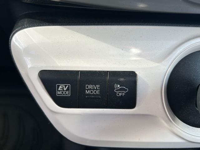 プリウス Ｓセーフティプラス　ＳＤナビ・フルセグＴＶ／ＣＤ／ＤＶＤ／Ｂｌｕｅｔｏｏｔｈ・Ｂカメラ・ドラレコ・ＥＴＣ・追従クルコン・純正フロアマット・Ｓヒーター・衝突軽減・横滑り防止・ＬＥＤ・Ｃセンサー・純正ＡＷ（14枚目）