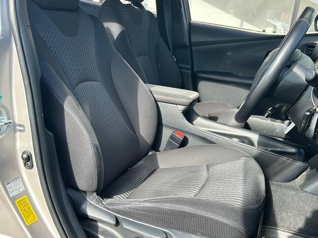 プリウス Ｓセーフティプラス　ＳＤナビ・フルセグＴＶ／ＣＤ／ＤＶＤ／Ｂｌｕｅｔｏｏｔｈ・Ｂカメラ・ドラレコ・ＥＴＣ・追従クルコン・純正フロアマット・Ｓヒーター・衝突軽減・横滑り防止・ＬＥＤ・Ｃセンサー・純正ＡＷ（18枚目）