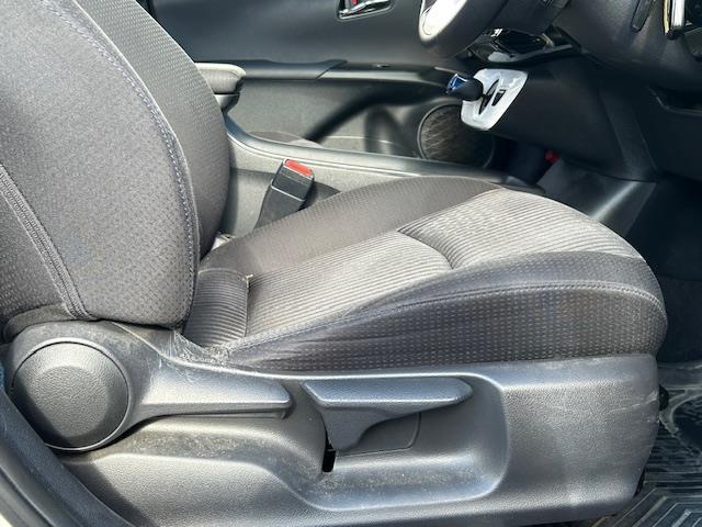 プリウス Ｓセーフティプラス　ＳＤナビ・フルセグＴＶ／ＣＤ／ＤＶＤ／Ｂｌｕｅｔｏｏｔｈ・Ｂカメラ・ドラレコ・ＥＴＣ・追従クルコン・純正フロアマット・Ｓヒーター・衝突軽減・横滑り防止・ＬＥＤ・Ｃセンサー・純正ＡＷ（19枚目）