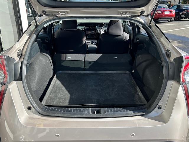 プリウス Ｓセーフティプラス　ＳＤナビ・フルセグＴＶ／ＣＤ／ＤＶＤ／Ｂｌｕｅｔｏｏｔｈ・Ｂカメラ・ドラレコ・ＥＴＣ・追従クルコン・純正フロアマット・Ｓヒーター・衝突軽減・横滑り防止・ＬＥＤ・Ｃセンサー・純正ＡＷ（25枚目）