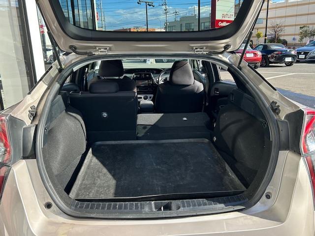 プリウス Ｓセーフティプラス　ＳＤナビ・フルセグＴＶ／ＣＤ／ＤＶＤ／Ｂｌｕｅｔｏｏｔｈ・Ｂカメラ・ドラレコ・ＥＴＣ・追従クルコン・純正フロアマット・Ｓヒーター・衝突軽減・横滑り防止・ＬＥＤ・Ｃセンサー・純正ＡＷ（26枚目）