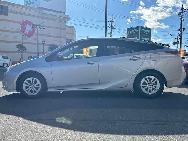 プリウス Ｓセーフティプラス　ＳＤナビ・フルセグＴＶ／ＣＤ／ＤＶＤ／Ｂｌｕｅｔｏｏｔｈ・Ｂカメラ・ドラレコ・ＥＴＣ・追従クルコン・純正フロアマット・Ｓヒーター・衝突軽減・横滑り防止・ＬＥＤ・Ｃセンサー・純正ＡＷ（33枚目）