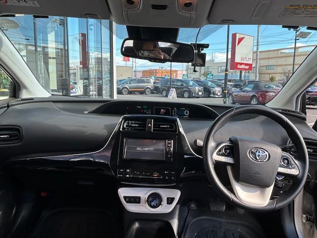 プリウス Ｓセーフティプラス　ＳＤナビ・フルセグＴＶ／ＣＤ／ＤＶＤ／Ｂｌｕｅｔｏｏｔｈ・Ｂカメラ・ドラレコ・ＥＴＣ・追従クルコン・純正フロアマット・Ｓヒーター・衝突軽減・横滑り防止・ＬＥＤ・Ｃセンサー・純正ＡＷ（42枚目）