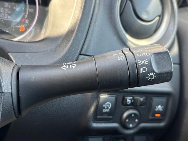 ノート メダリスト エマージェンシーブレーキパッケージ 社外ナビ・フルセグTV/Bluetooth/DVD/CD/FM/AM・Cセンサー・フォグランプ・アルミ付きスタットレスタイヤ・レーンキープ・横滑り防止・アイドリング・Pスタート・スマートキー・Aライト(10枚目)