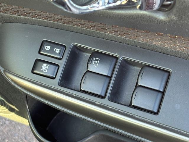 ノート メダリスト エマージェンシーブレーキパッケージ 社外ナビ・フルセグTV/Bluetooth/DVD/CD/FM/AM・Cセンサー・フォグランプ・アルミ付きスタットレスタイヤ・レーンキープ・横滑り防止・アイドリング・Pスタート・スマートキー・Aライト(11枚目)