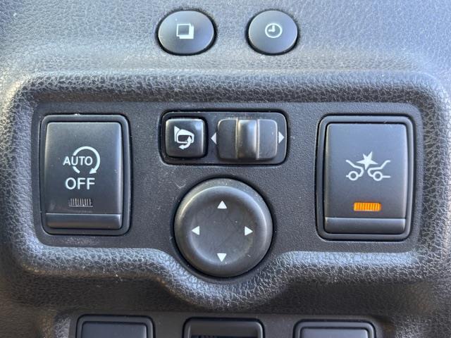 ノート メダリスト エマージェンシーブレーキパッケージ 社外ナビ・フルセグTV/Bluetooth/DVD/CD/FM/AM・Cセンサー・フォグランプ・アルミ付きスタットレスタイヤ・レーンキープ・横滑り防止・アイドリング・Pスタート・スマートキー・Aライト(12枚目)