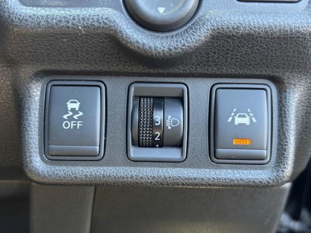 ノート メダリスト エマージェンシーブレーキパッケージ 社外ナビ・フルセグTV/Bluetooth/DVD/CD/FM/AM・Cセンサー・フォグランプ・アルミ付きスタットレスタイヤ・レーンキープ・横滑り防止・アイドリング・Pスタート・スマートキー・Aライト(13枚目)