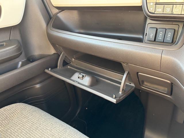 Ｎ－ＢＯＸ ＥＸ　・クルーズコントロール・ビルトインＥＴＣ・横滑り防止装置・車線逸脱警報・衝突軽減ブレーキ・純正フロアマット・ＤＶＤ／ＣＤ・ＦＭ／ＡＭ・ＴＶ・ｉＰａｄ・ＳＤ・ＵＳＢ・ＢＴ（17枚目）