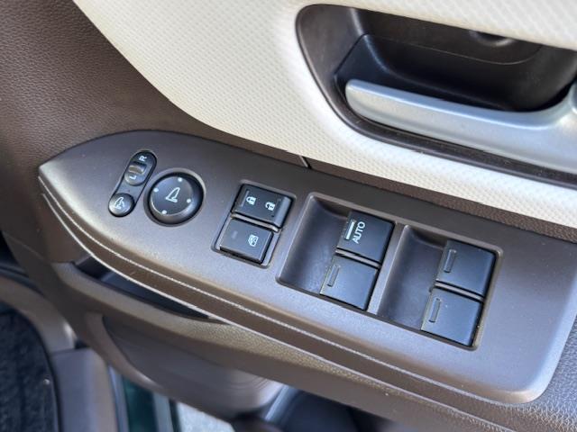 Ｎ－ＢＯＸ ＥＸ　・クルーズコントロール・ビルトインＥＴＣ・横滑り防止装置・車線逸脱警報・衝突軽減ブレーキ・純正フロアマット・ＤＶＤ／ＣＤ・ＦＭ／ＡＭ・ＴＶ・ｉＰａｄ・ＳＤ・ＵＳＢ・ＢＴ（21枚目）