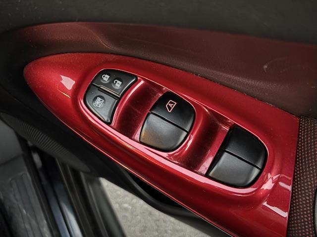 ジューク 15RS タイプV ドラレコ前後 純ナビ フルセグ BT Bカメラ Aライト Pスタート スマートキー 横滑り防止 フォグランプ 純正アルミホイール ウインカーミラー ドアバイザー ヘッドライトレベライザー(17枚目)