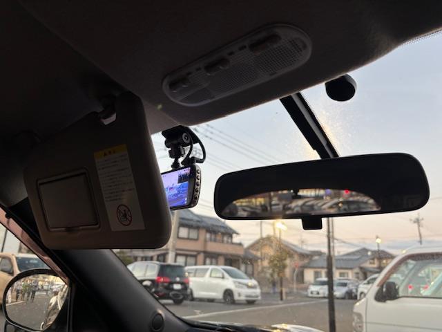 ジューク 15RS タイプV ドラレコ前後 純ナビ フルセグ BT Bカメラ Aライト Pスタート スマートキー 横滑り防止 フォグランプ 純正アルミホイール ウインカーミラー ドアバイザー ヘッドライトレベライザー(18枚目)