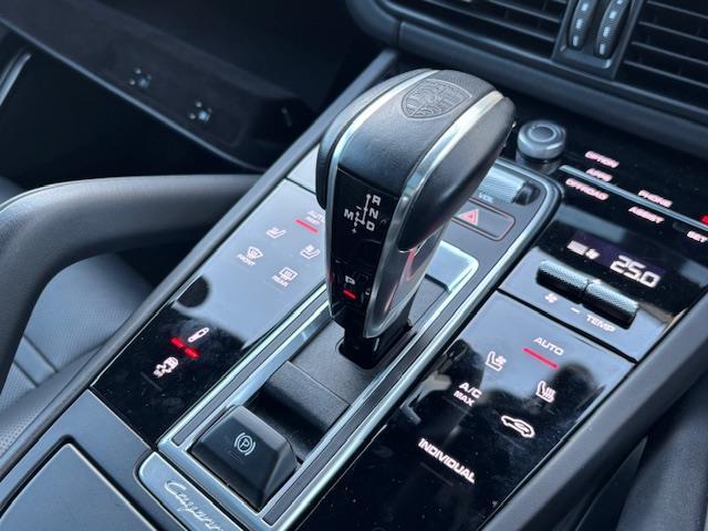 カイエン ターボS E-ハイブリッド 純正オービスレーダー純正フロアマットパノラミックサンルーフ追従式クルーズコントロールパドルシフトETC2.0レザーシート(10枚目)