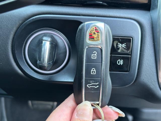 カイエン ターボS E-ハイブリッド 純正オービスレーダー純正フロアマットパノラミックサンルーフ追従式クルーズコントロールパドルシフトETC2.0レザーシート(15枚目)