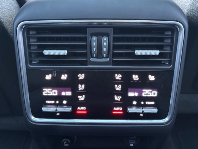 カイエン ターボS E-ハイブリッド 純正オービスレーダー純正フロアマットパノラミックサンルーフ追従式クルーズコントロールパドルシフトETC2.0レザーシート(16枚目)