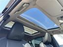 【パノラマルーフ】天井に外の景色が広がり、開放的な車内を感じることができます!雨の日でも外の明るさを取り入れたり、雨音をアクセントに変えたり、いつもの運転がぐっと楽しくなるはずです!