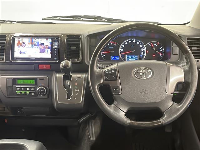 ハイエースバン スーパーＧＬ　ダークプライム　４ＷＤ／社外ナビ／ＣＤ／ＤＶＤ／ＢＴ／ＳＤ／ラジオ／フルセグ／オートライト／フォグライト／オートエアコン／ステアリングスイッチ／リアヒーター／プッシュスタート／電動格納ミラー／ＥＴＣ（8枚目）