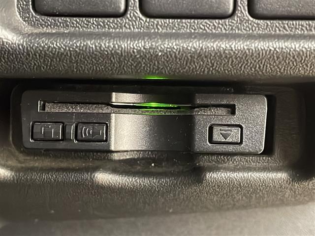 ハイエースバン スーパーＧＬ　ダークプライム　４ＷＤ／社外ナビ／ＣＤ／ＤＶＤ／ＢＴ／ＳＤ／ラジオ／フルセグ／オートライト／フォグライト／オートエアコン／ステアリングスイッチ／リアヒーター／プッシュスタート／電動格納ミラー／ＥＴＣ（25枚目）