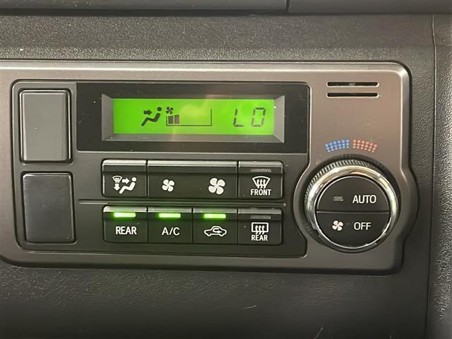 ハイエースバン スーパーＧＬ　ダークプライム　４ＷＤ／社外ナビ／ＣＤ／ＤＶＤ／ＢＴ／ＳＤ／ラジオ／フルセグ／オートライト／フォグライト／オートエアコン／ステアリングスイッチ／リアヒーター／プッシュスタート／電動格納ミラー／ＥＴＣ（30枚目）