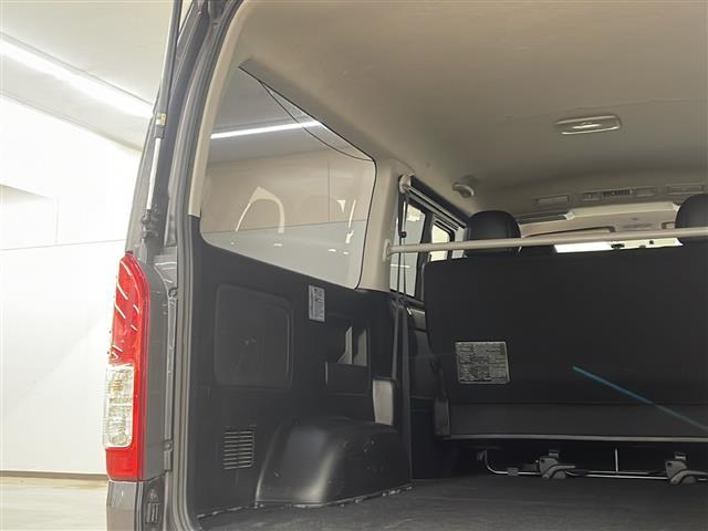 ハイエースバン スーパーＧＬ　ダークプライム　４ＷＤ／社外ナビ／ＣＤ／ＤＶＤ／ＢＴ／ＳＤ／ラジオ／フルセグ／オートライト／フォグライト／オートエアコン／ステアリングスイッチ／リアヒーター／プッシュスタート／電動格納ミラー／ＥＴＣ（35枚目）