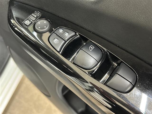 セレナ ライダー ワンオーナー/メモリナビ/フルセグテレビ/バックカメラ/クルーズコントロール/プッシュスタート/両側パワースライドドア/ETC(30枚目)