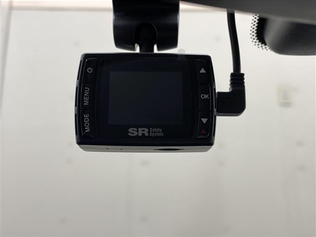 セレナ ライダー(2枚目)