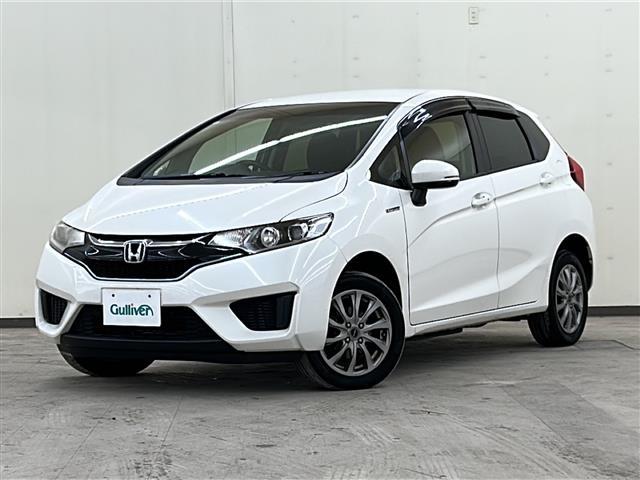 フィットハイブリッド Ｆパッケージ　コンフォートエディション　社外ディスプレイオーディオ／４ＷＤ／バックカメラ／アイドリングストップ／ドアバイザー／プッシュスタート／ＥＴＣ／シートヒータ／エンジンスターター／オートライト（2枚目）