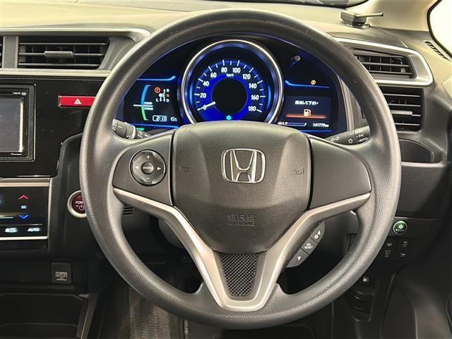 フィットハイブリッド Ｆパッケージ　コンフォートエディション　社外ディスプレイオーディオ／４ＷＤ／バックカメラ／アイドリングストップ／ドアバイザー／プッシュスタート／ＥＴＣ／シートヒータ／エンジンスターター／オートライト（18枚目）