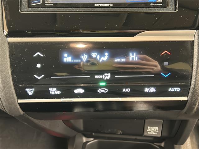 フィットハイブリッド Ｆパッケージ　コンフォートエディション　社外ディスプレイオーディオ／４ＷＤ／バックカメラ／アイドリングストップ／ドアバイザー／プッシュスタート／ＥＴＣ／シートヒータ／エンジンスターター／オートライト（22枚目）