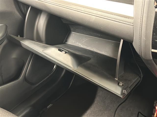 フィットハイブリッド Ｆパッケージ　コンフォートエディション　社外ディスプレイオーディオ／４ＷＤ／バックカメラ／アイドリングストップ／ドアバイザー／プッシュスタート／ＥＴＣ／シートヒータ／エンジンスターター／オートライト（30枚目）