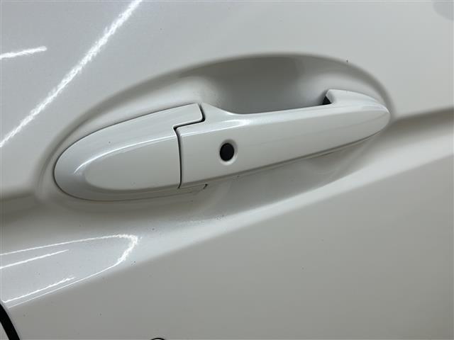 フィットハイブリッド Ｆパッケージ　コンフォートエディション　社外ディスプレイオーディオ／４ＷＤ／バックカメラ／アイドリングストップ／ドアバイザー／プッシュスタート／ＥＴＣ／シートヒータ／エンジンスターター／オートライト（35枚目）