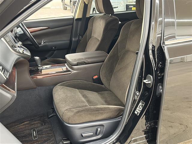 クラウンハイブリッド ロイヤルサルーン 純正HDDナビ/ワンセグテレビ/バックカメラ/クルーズコントロール/ドアバイザー/プッシュスタート/パワーウィンドウ/夏タイヤ付き(11枚目)