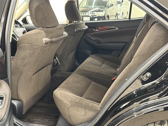 クラウンハイブリッド ロイヤルサルーン 純正HDDナビ/ワンセグテレビ/バックカメラ/クルーズコントロール/ドアバイザー/プッシュスタート/パワーウィンドウ/夏タイヤ付き(14枚目)