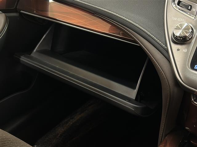 クラウンハイブリッド ロイヤルサルーン 純正HDDナビ/ワンセグテレビ/バックカメラ/クルーズコントロール/ドアバイザー/プッシュスタート/パワーウィンドウ/夏タイヤ付き(32枚目)