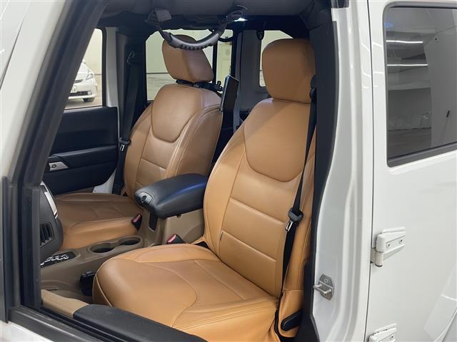 ジープ・ラングラーアンリミテッド サハラ（11枚目）