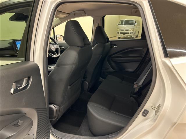 ノート e-パワー X FOUR 4WD/ETC/パワーウィンドウ/オートブレーキホールド/クルーズコントロール/シートヒーター/ステアリングヒーター/オートライト(14枚目)