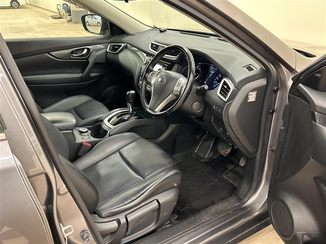 エクストレイル ２０Ｘ　エマージェンシーブレーキパッケージ　４ＷＤ／クルーズコントロール／アイドリングストップ／メモリナビ／ワンセグテレビ／バックカメラ／クルーズコントロール／ドアバイザー／プッシュスタート／ＥＴＣ／エンジンスターター（9枚目）