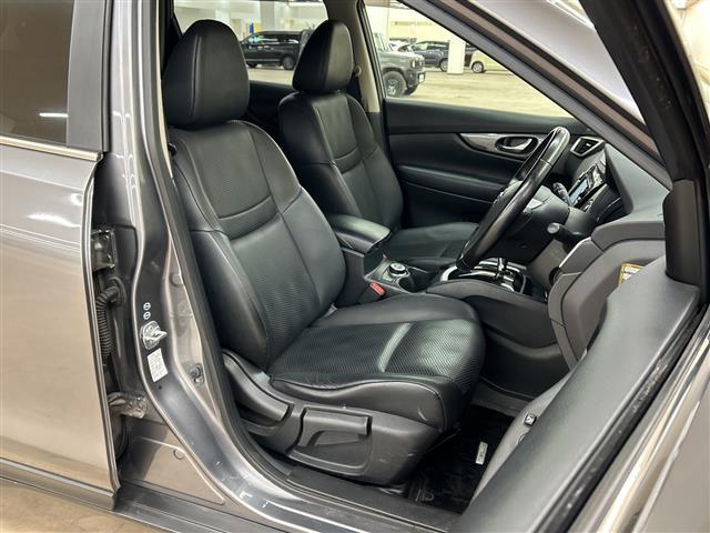 エクストレイル ２０Ｘ　エマージェンシーブレーキパッケージ　４ＷＤ／クルーズコントロール／アイドリングストップ／メモリナビ／ワンセグテレビ／バックカメラ／クルーズコントロール／ドアバイザー／プッシュスタート／ＥＴＣ／エンジンスターター（10枚目）