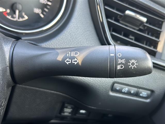 エクストレイル ２０Ｘ　４ＷＤ　社外ディスプレイオーディオ　Ｂｌｕｅｔｏｏｔｈ　バックカメラ　ＥＴＣ　ＬＥＤライト　フォグランプ　前後ミラー型ドラレコ　ステアリングリモコン　ヒルディセントコントロール　パワーバックドア（11枚目）