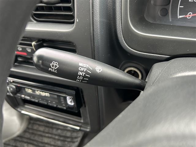 キャリイトラック ベースグレード 4WD 5速マニュアル 社外カーオーディオ CD USB入力端子 ハロゲンヘッドライト 社外フロアマット 社外荷台ラバーマット 保証書 取扱説明書(6枚目)