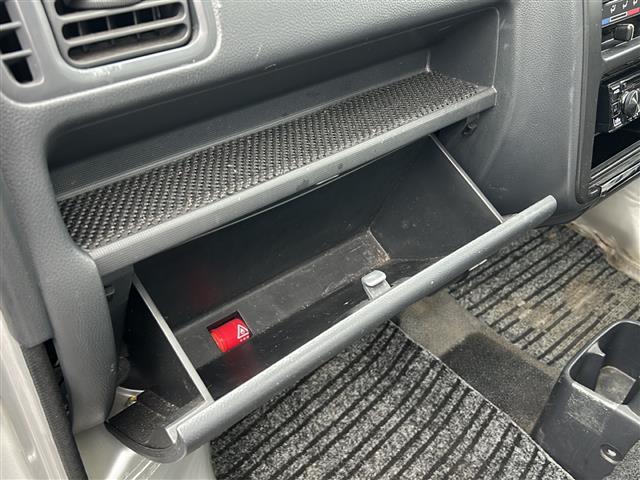 キャリイトラック ベースグレード 4WD 5速マニュアル 社外カーオーディオ CD USB入力端子 ハロゲンヘッドライト 社外フロアマット 社外荷台ラバーマット 保証書 取扱説明書(20枚目)