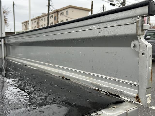 キャリイトラック ベースグレード 4WD 5速マニュアル 社外カーオーディオ CD USB入力端子 ハロゲンヘッドライト 社外フロアマット 社外荷台ラバーマット 保証書 取扱説明書(38枚目)