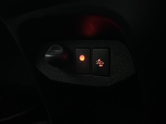 ヴィッツ F セーフティーエディションII 4WD トヨタセーフティセンスC 衝突軽減ブレーキ クリアランスソナー レーンキープアシスト SDナビ ワンセグTV Bluetooth バックカメラ LEDライト ETC スマートキー(2枚目)