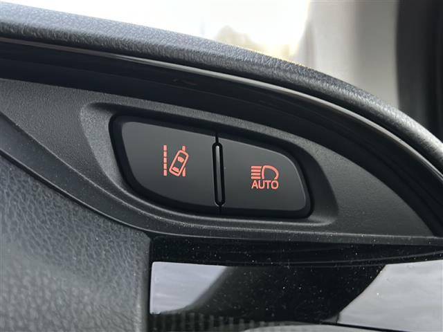 ヴィッツ F セーフティーエディションII 4WD トヨタセーフティセンスC 衝突軽減ブレーキ クリアランスソナー レーンキープアシスト SDナビ ワンセグTV Bluetooth バックカメラ LEDライト ETC スマートキー(3枚目)