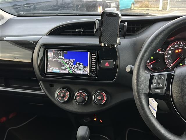 ヴィッツ F セーフティーエディションII 4WD トヨタセーフティセンスC 衝突軽減ブレーキ クリアランスソナー レーンキープアシスト SDナビ ワンセグTV Bluetooth バックカメラ LEDライト ETC スマートキー(7枚目)