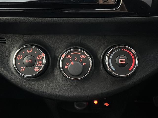 ヴィッツ F セーフティーエディションII 4WD トヨタセーフティセンスC 衝突軽減ブレーキ クリアランスソナー レーンキープアシスト SDナビ ワンセグTV Bluetooth バックカメラ LEDライト ETC スマートキー(8枚目)