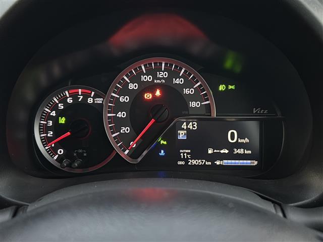 ヴィッツ F セーフティーエディションII 4WD トヨタセーフティセンスC 衝突軽減ブレーキ クリアランスソナー レーンキープアシスト SDナビ ワンセグTV Bluetooth バックカメラ LEDライト ETC スマートキー(10枚目)