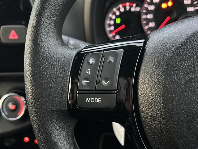 ヴィッツ F セーフティーエディションII 4WD トヨタセーフティセンスC 衝突軽減ブレーキ クリアランスソナー レーンキープアシスト SDナビ ワンセグTV Bluetooth バックカメラ LEDライト ETC スマートキー(12枚目)